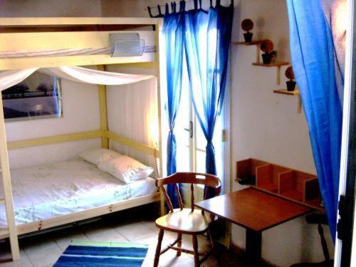 Adonis Guesthouse Баци Стая снимка