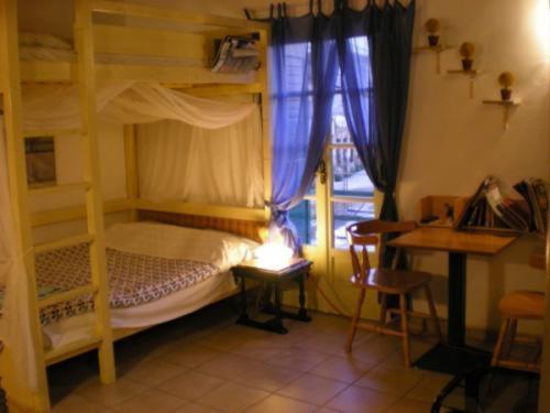 Adonis Guesthouse Баци Стая снимка