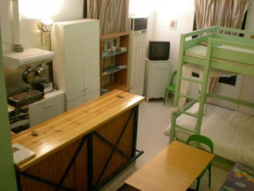 Adonis Guesthouse Баци Стая снимка