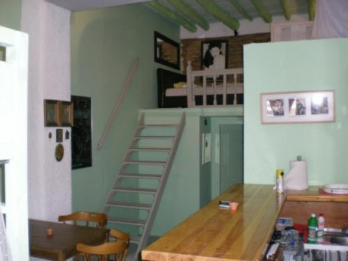 Adonis Guesthouse Баци Екстериор снимка
